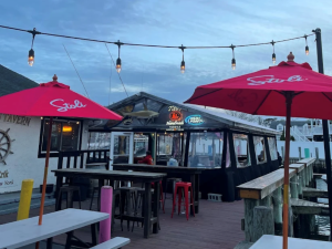 Toomey's%20Tavern%2C%20Amityville%20-%20Umbrellas%20-%20300%20x%20225.png