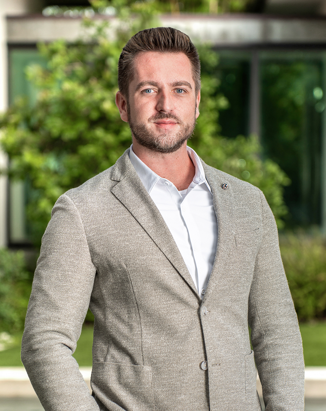 agent Richard Ostertag, null