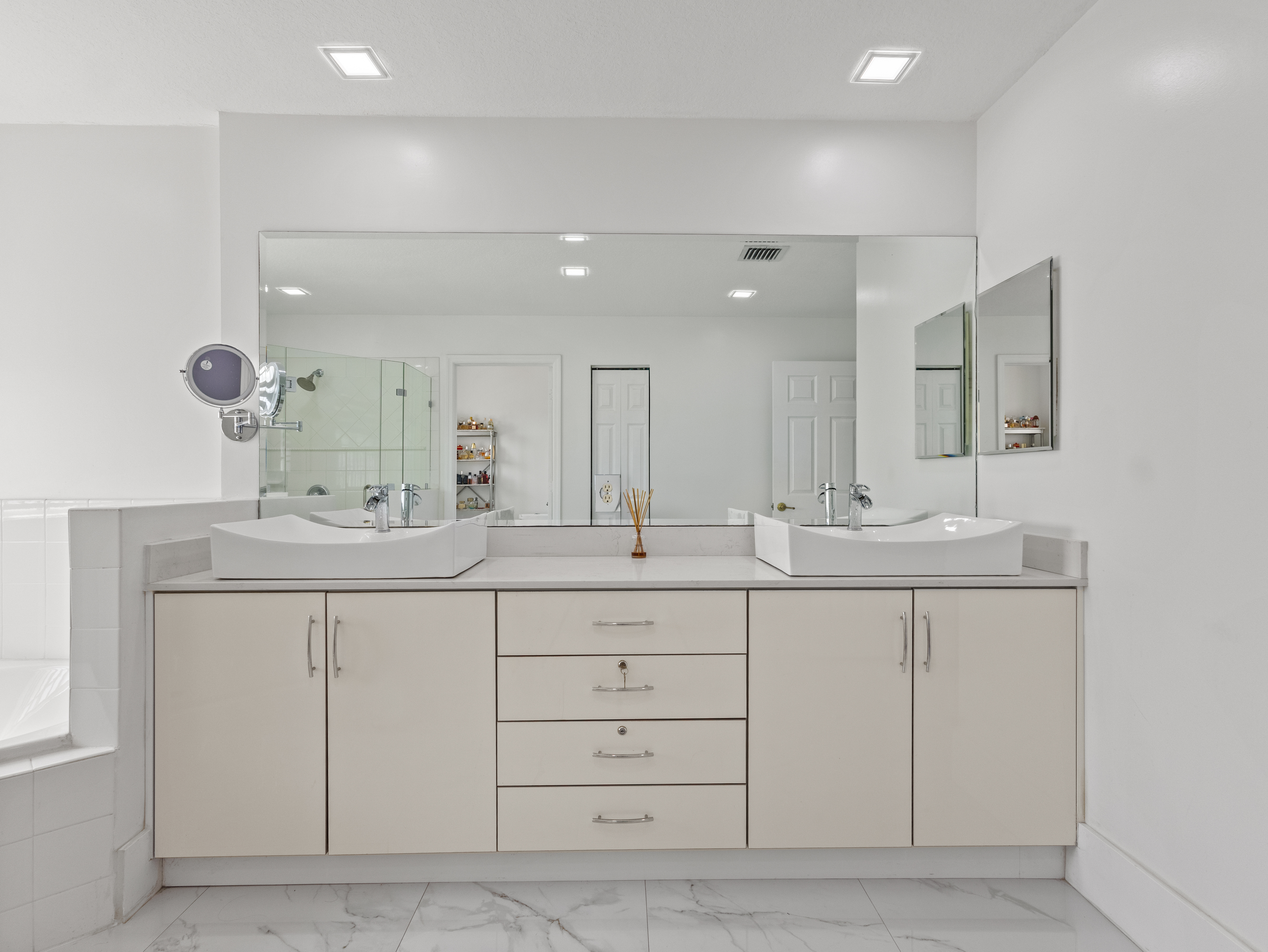 Living area &mdash; 7086 NW 116th Court, Doral FL